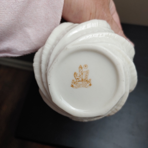 Irish Belleek Neptune Shell Vase - Picture 5 of 8